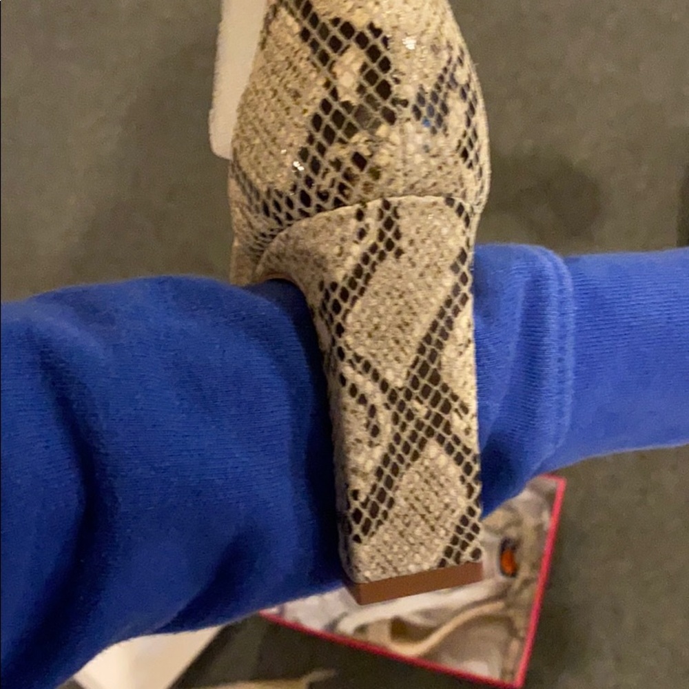 FLASH SALE Vince Camuto Bendiva Snakeprint Heels - Picture 11 of 12